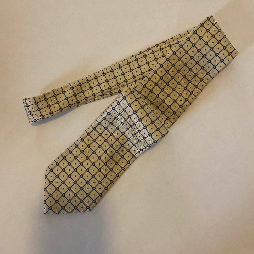 JOS A BANK Yellow Mens 100% Silk Necktie Neck Tie $45 EUC